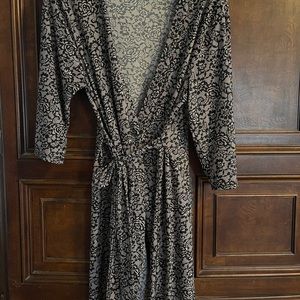 Rene Rife’ Silky robe M